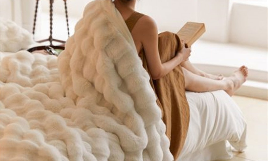 Image 8: Plush Warm Blanket and Cushion in choice of 3 sizes 