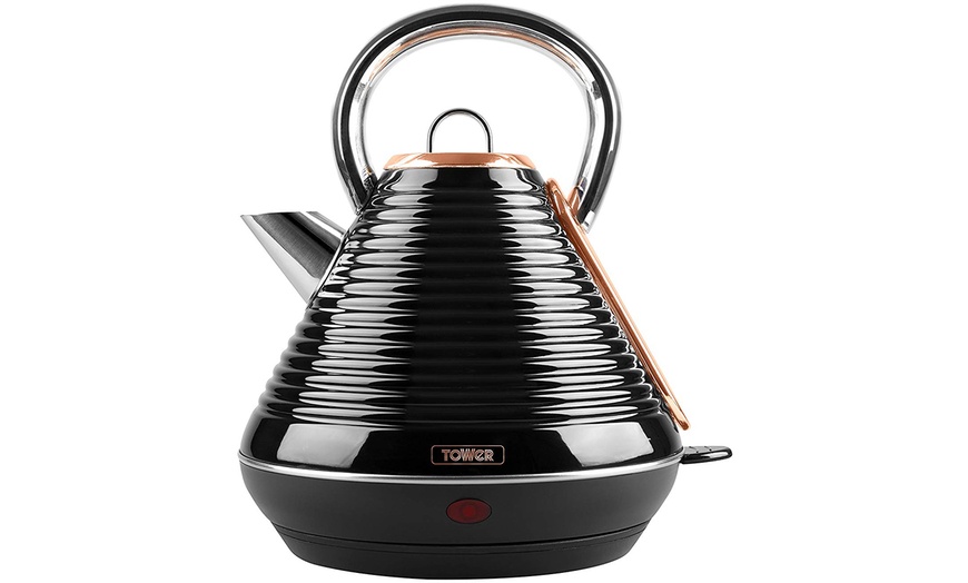 Image 14: Tower Kettle with Toaster