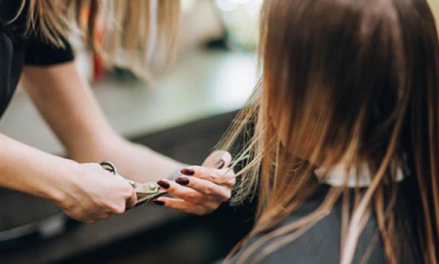 Image 3: Sesión de peluquería con mechas y/o tinte en La Fabrika Peluquería