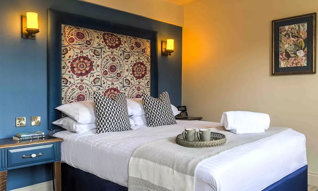 Colchester: Double Room with Breakfast