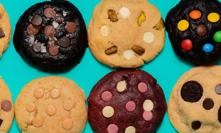 Caja de galletas de estilo americano con cookies clásicas o rellenas