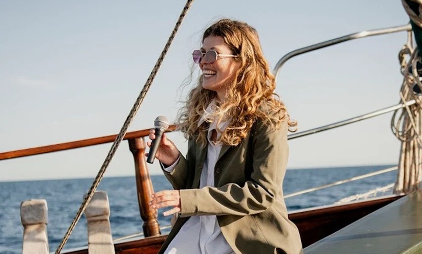 Image 2: Vive una velada mágica a bordo de una goleta de madera para 1 o 2