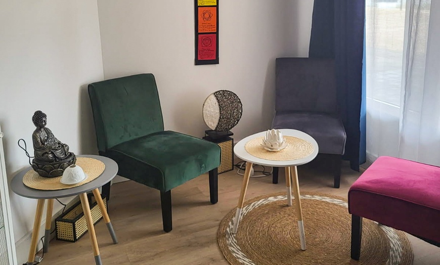Image 4: Reconnexion à soi par le modelage bien-être et les énergies du Reiki