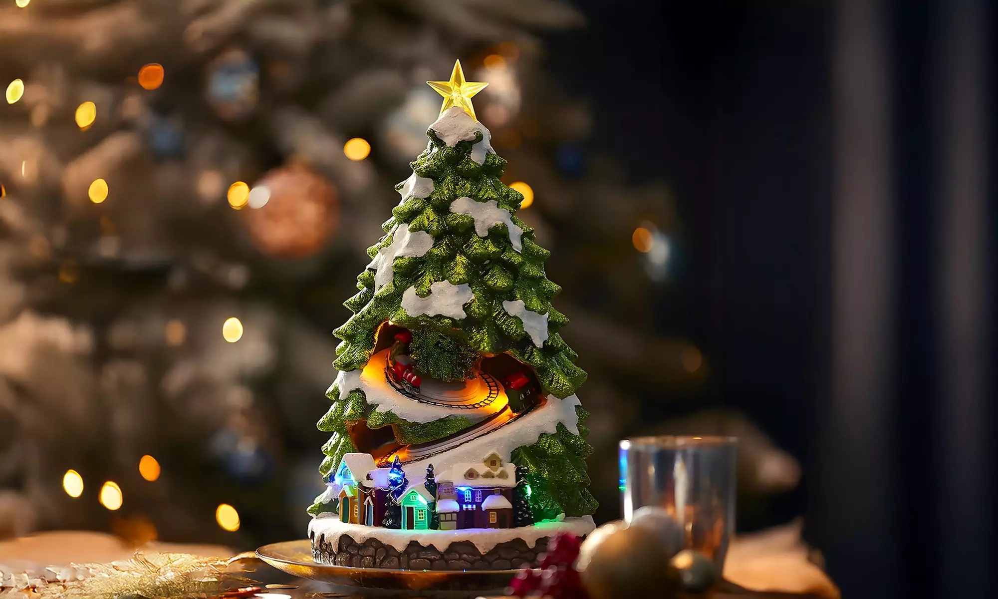 Weihnachtliche Szene mit Musik und Beleuchtung