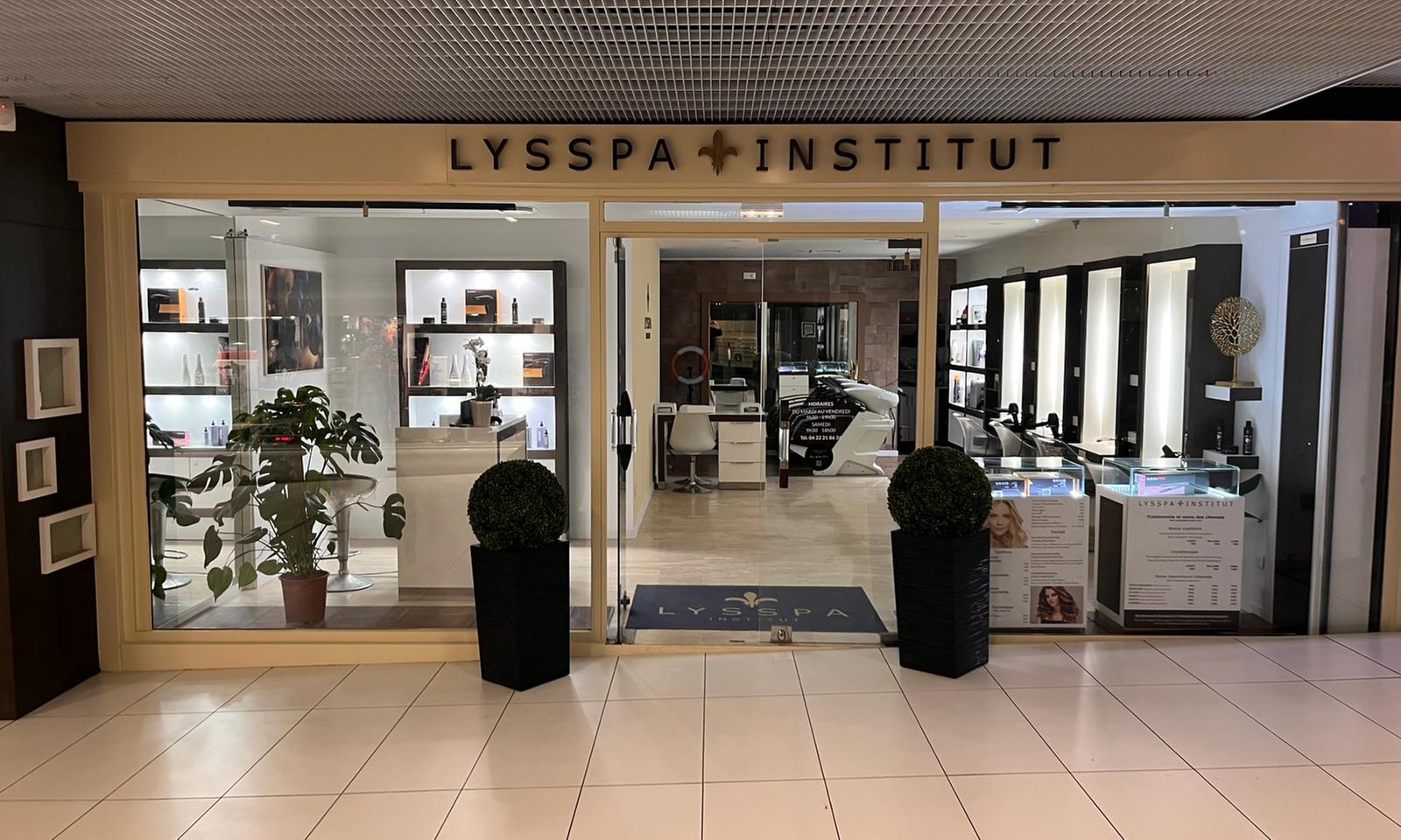 Des cheveux lisses et brillants : soin lissage au tanin et brésilien