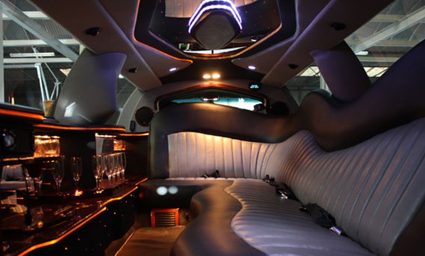 Image 4: Jusqu'à 44% de remise sur Limousine / Chauffeur (Transport) chez Limousine events