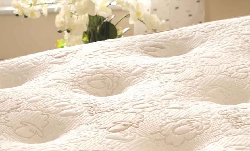 Image 4: Memory Foam and Wool Pocket Sprung Mattress