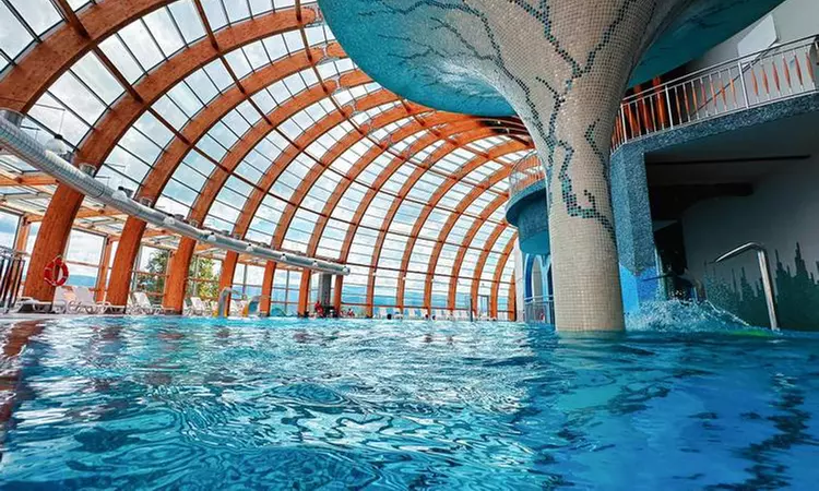 Wejście na basen dla 1-2 osób lub rodziny: 3 godziny wodnej zabawy