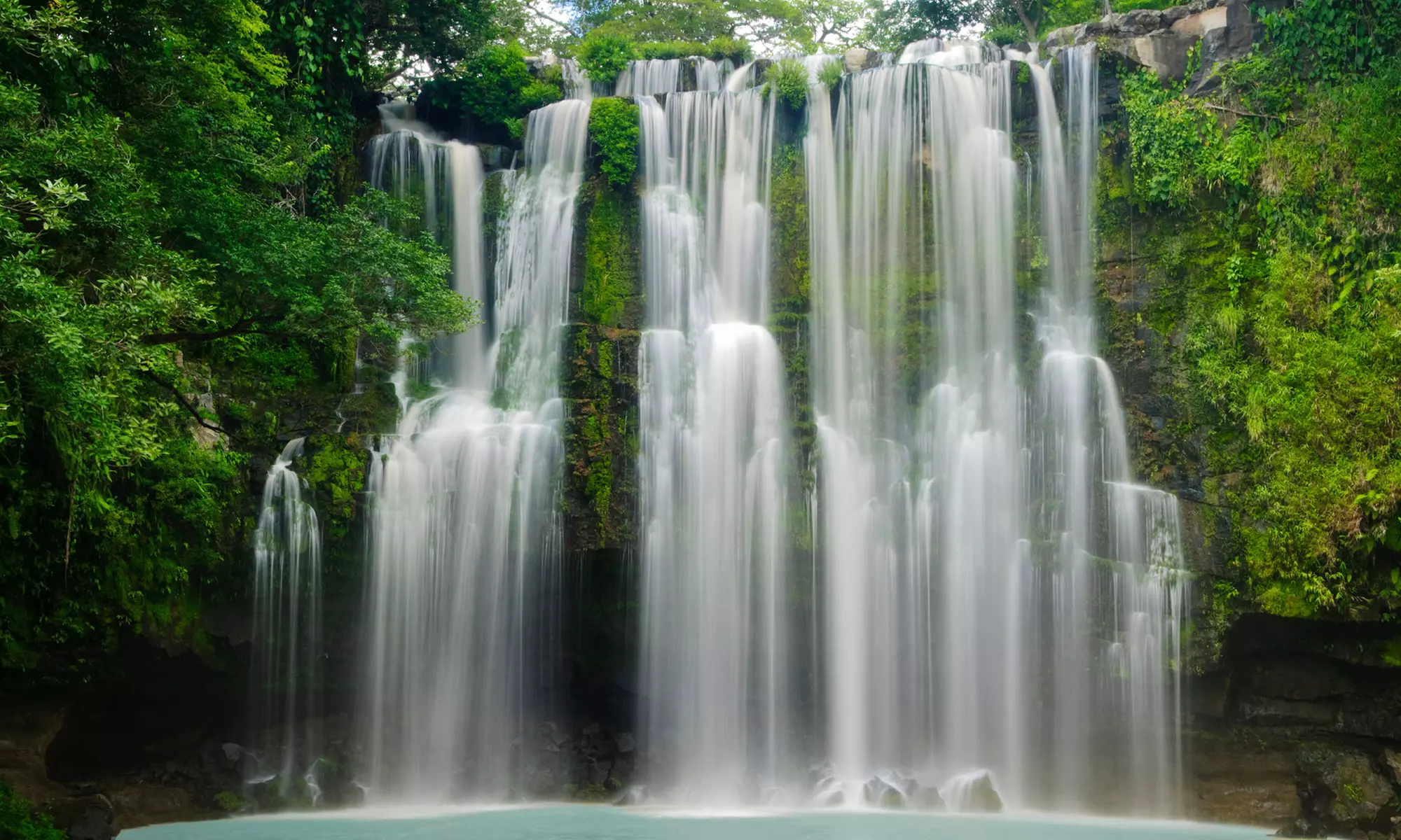 ✈ 4-Night Costa Rica Getaway: Chateau Arenal w/ Air & Hotels