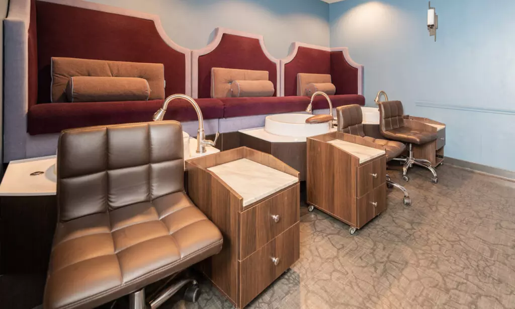 Discover Laughing Waters Spa's Classic Eyelash Extensions, including Full Set and 2-Week Extension, up to 57% off - Primary Image