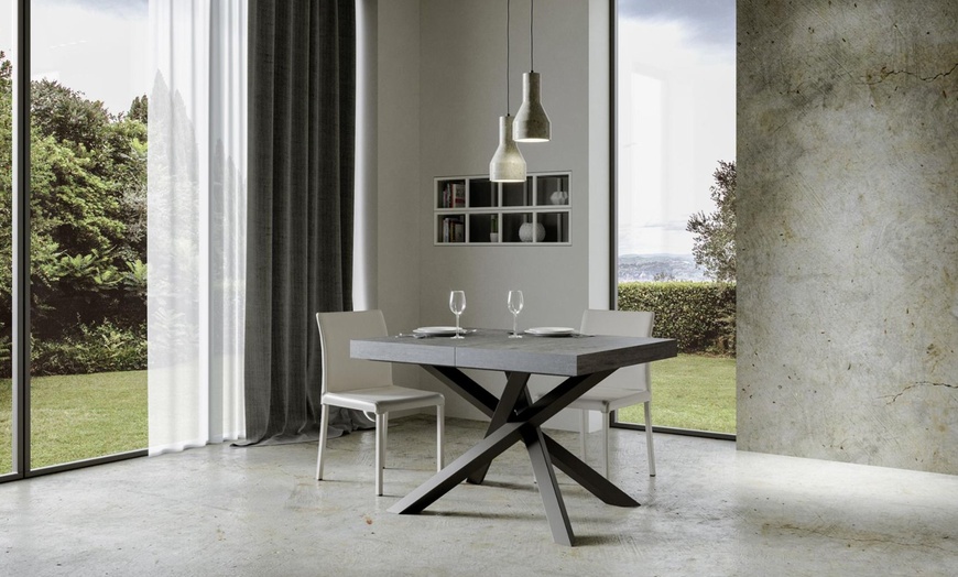 Image 20: Verstelbare eettafel in verschillende designs