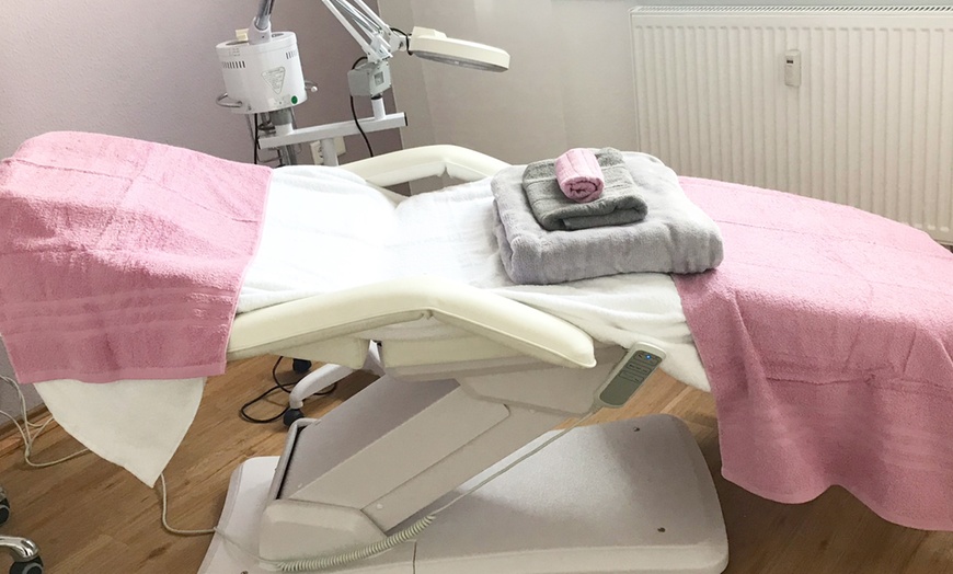 Image 3: Luxus für deine Haut: Massage für Gesicht, Dekolleté & Nacken