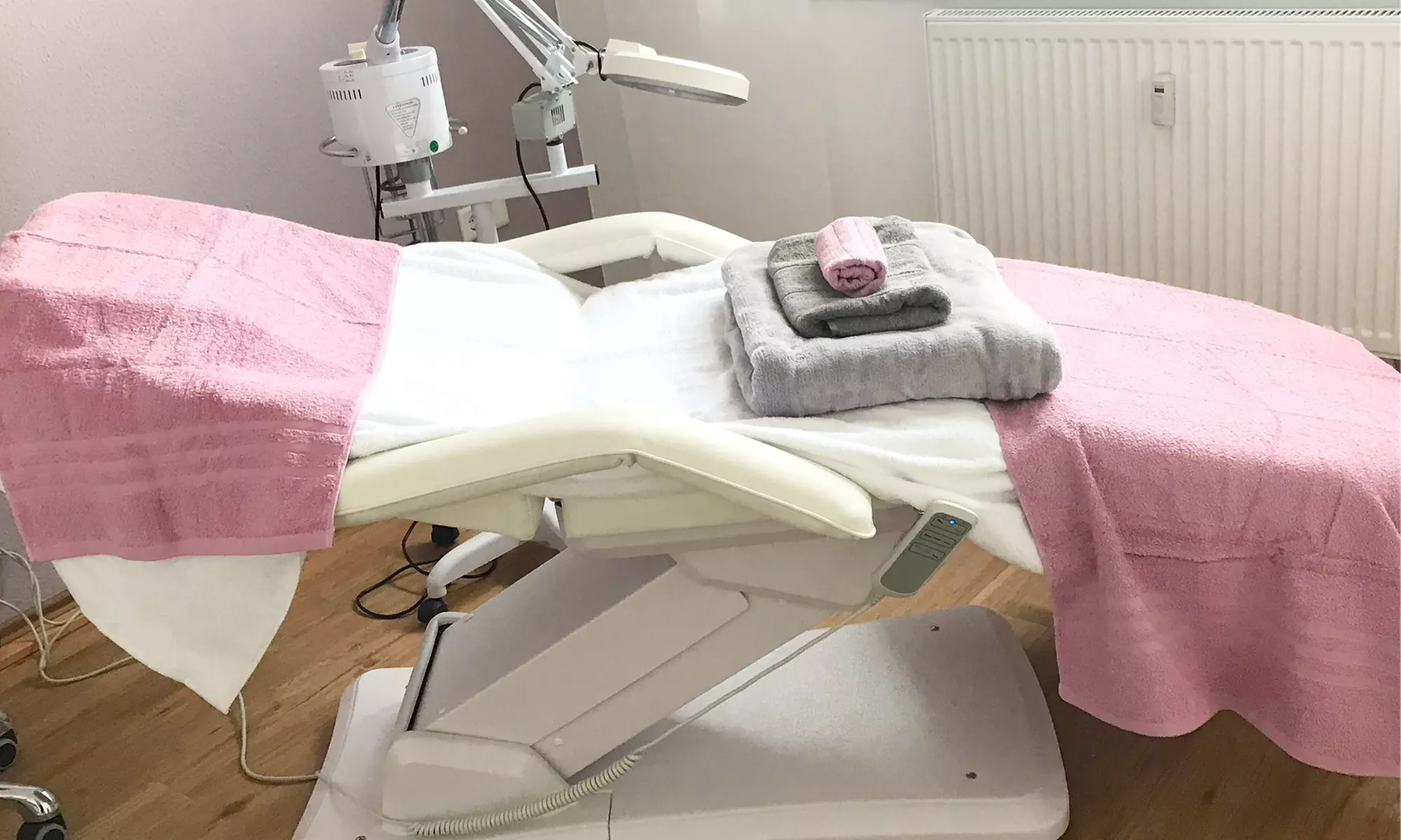 Luxus für deine Haut: Massage für Gesicht, Dekolleté & Nacken