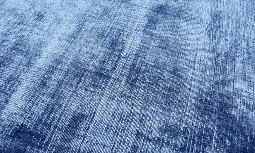 Image 17: Tapis en viscose effet usé