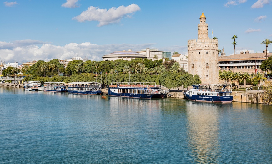 Image 3: Crucero por el río Guadalquivir para 1 adulto o 1 adulto y 1 niño