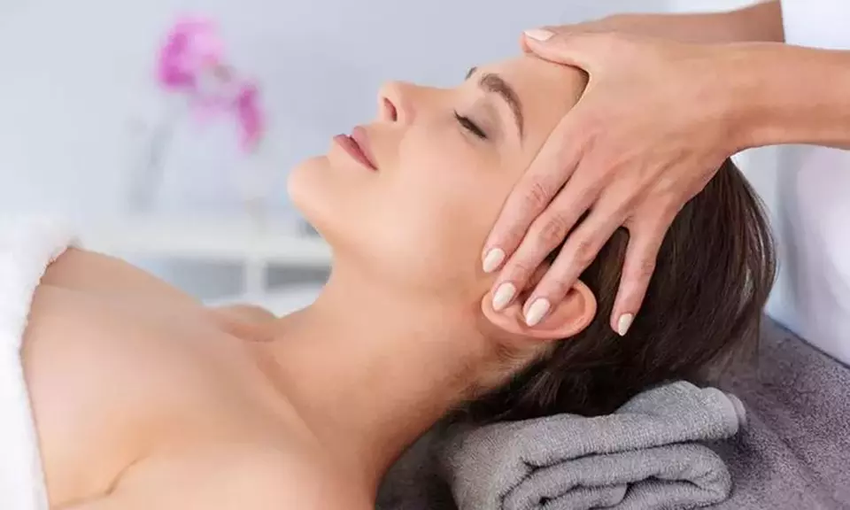 Jusqu'à 45% de remise sur Massage - Classique chez L institut Krystal Glam - Second Medium