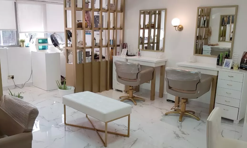 Wash, trim and Blow-Dry