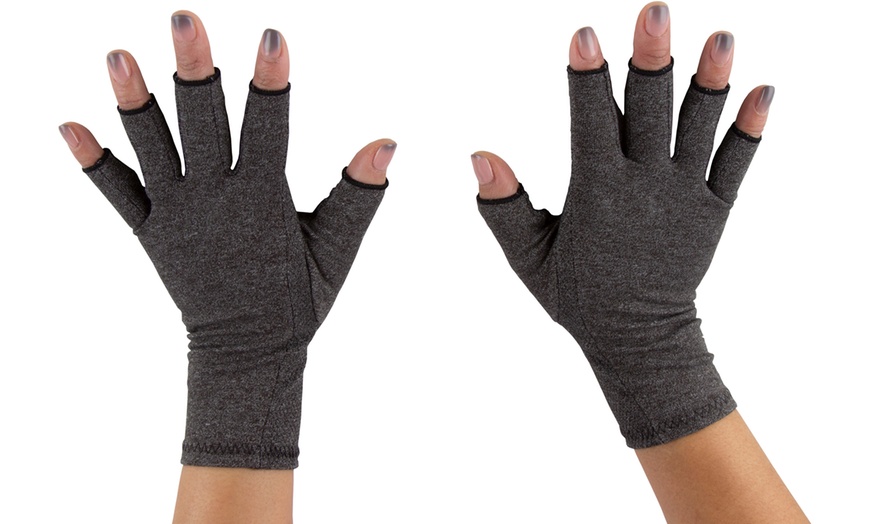 Image 2: Pro 11 Wellbeing Arthritis Gloves and Socks