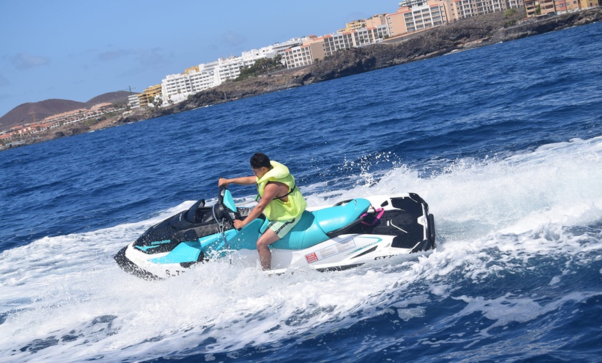 Image 9: Excursión de 1 o 2 horas en una moto de agua para 1 o 2 personas