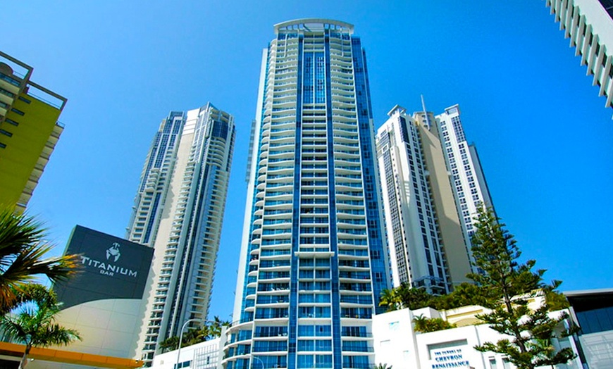 Image 4: Surfers Paradise: Family Stay