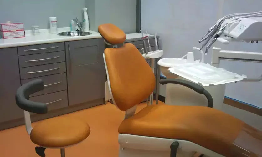 Férula de bruxismo con limpieza bucal en Clínica Futuredent