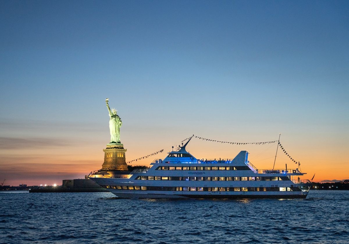 New York Lunch, Dinner or Mimosa Signature Cruise with City Cruises
