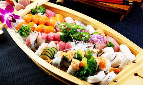 Cena giapponese con barca di sushi, gelato e bottiglia di vino al ristorante Nagoya a Prato (sconto fino a 72%)