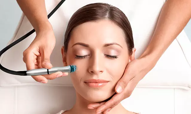 Sesión de limpieza facial completa con Vitalia