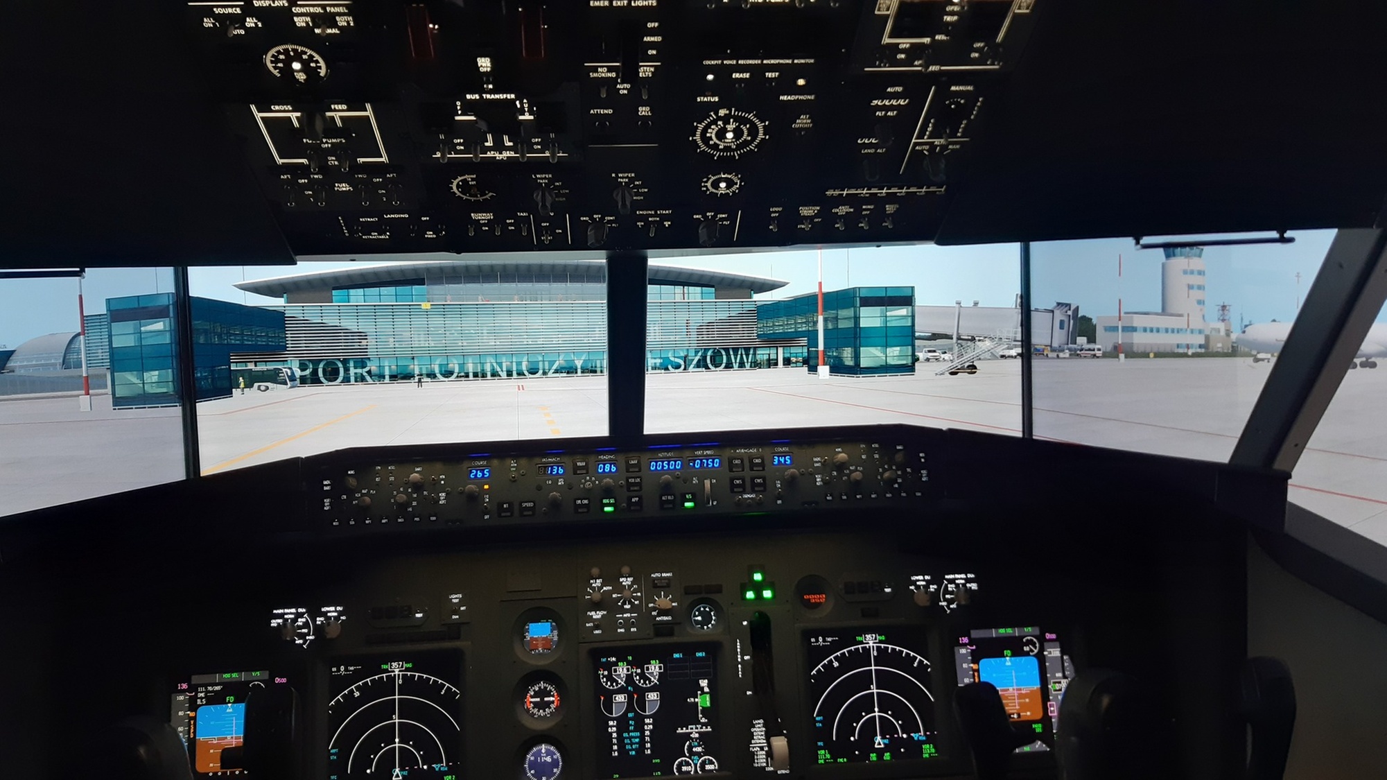 Zasiądź za sterami: Ruchomy symulator lotu Boeing 737 – 60 lub 90 min