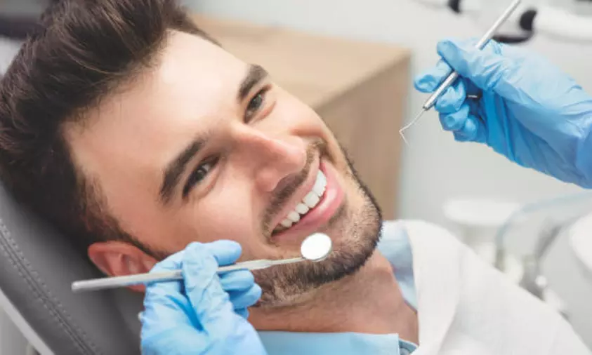 Higiene bucal con limpieza profunda de encías en 1 o 2 arcadas para 1