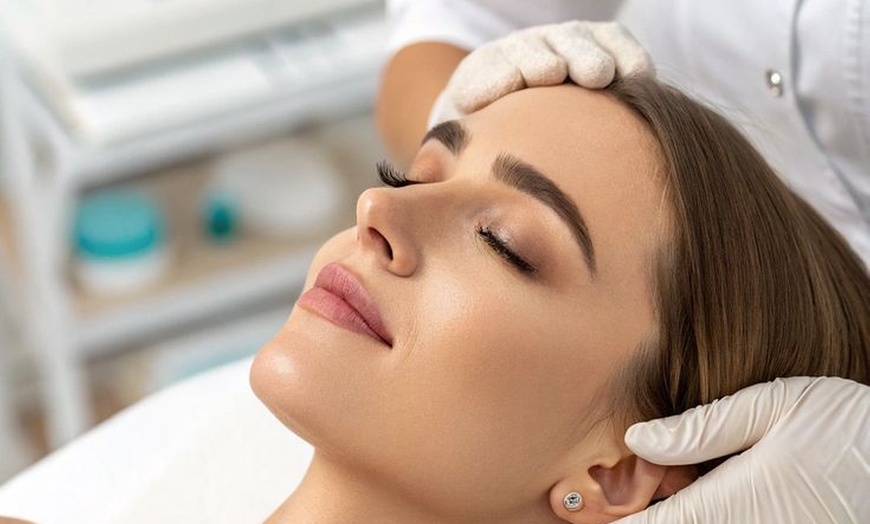 Image 7: Glow with HydraFacial and CO₂ Mask Therapy w/w/o Radiofrequency