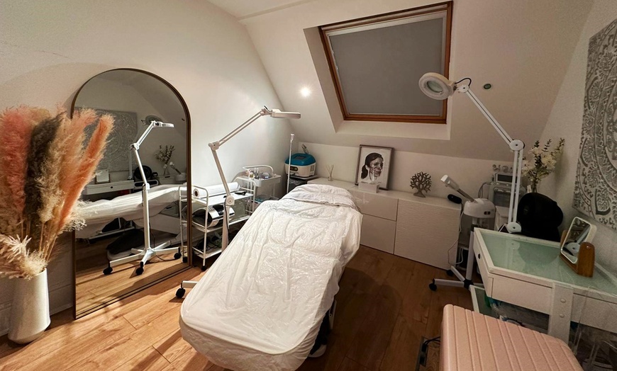 Image 3: Discover Deluxe Hydrafacials for Luminous Skin with Skinlab