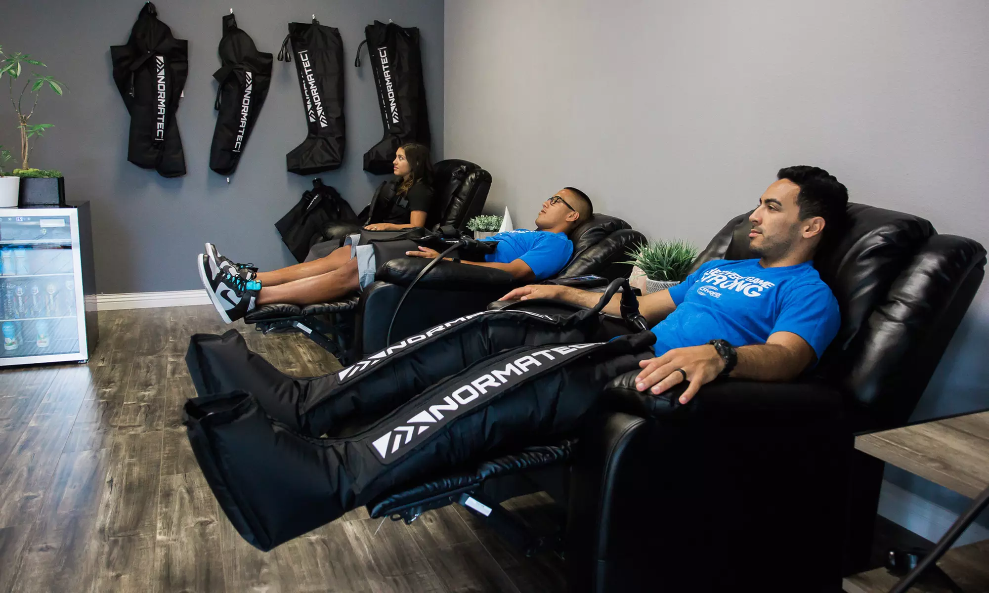 Experience up to 45% off with CyroFix Wellness' Normatec Compression Therapy Sessions for effective leg recovery - Primary Image