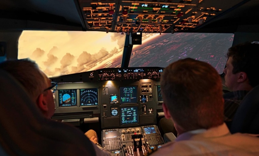 Image 2: Erlebe den Nervenkitzel des Fliegens: Flugerlebnis im Simulator A320