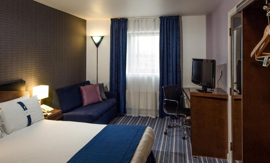 Image 10: London Docklands: Standard Double or Twin Room with Breakfast