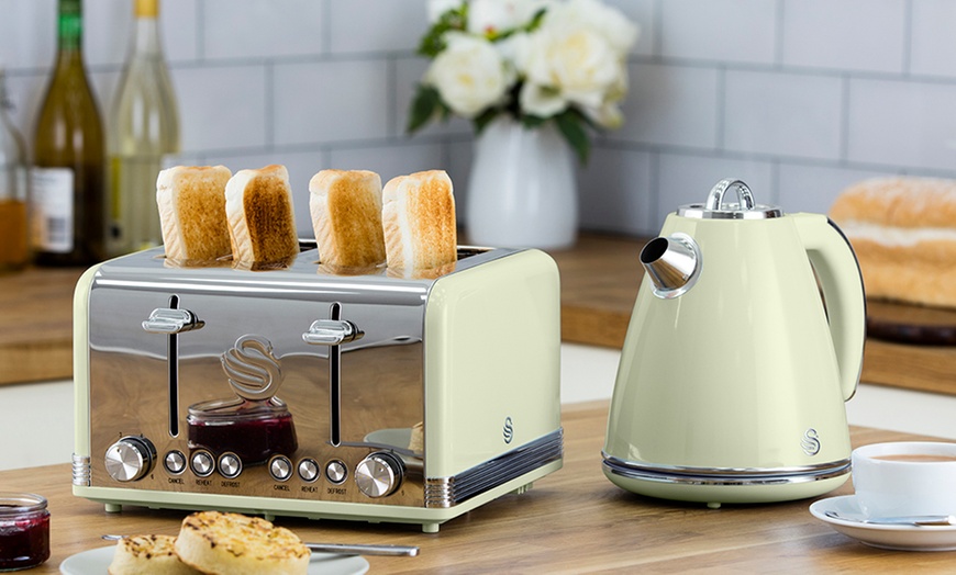 Image 14: Swan Retro Jug Kettle and Toaster