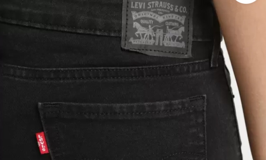 Image 16: Women Levi's Jeans