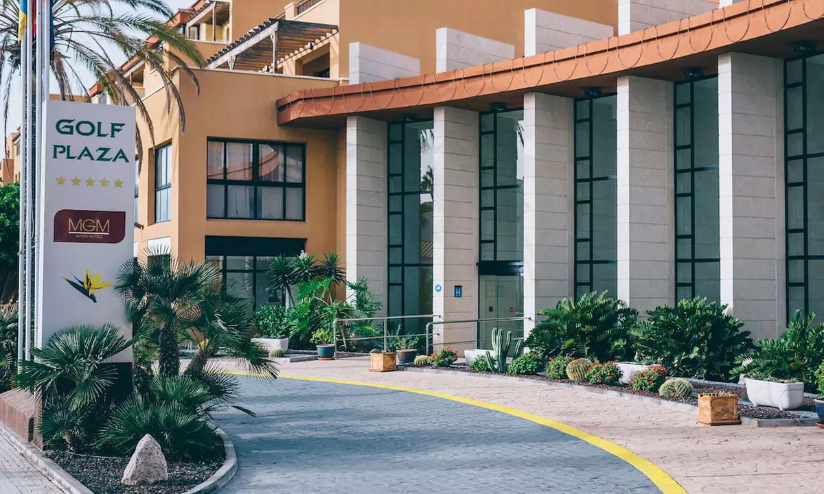 Cena para 2 o 4 personas con bebida ilimitada y cóctel en hotel 5*