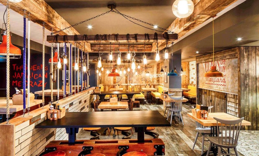 Image 2: Manchester: Standard Double Room with Breakfast