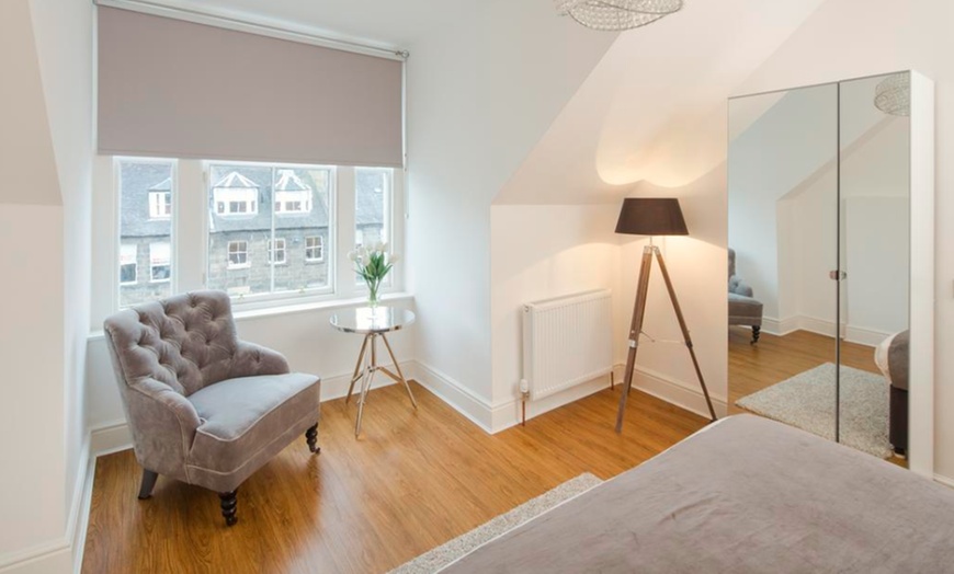 Image 8: Edinburgh: 1- or 2-Night 4* Apartment Stay