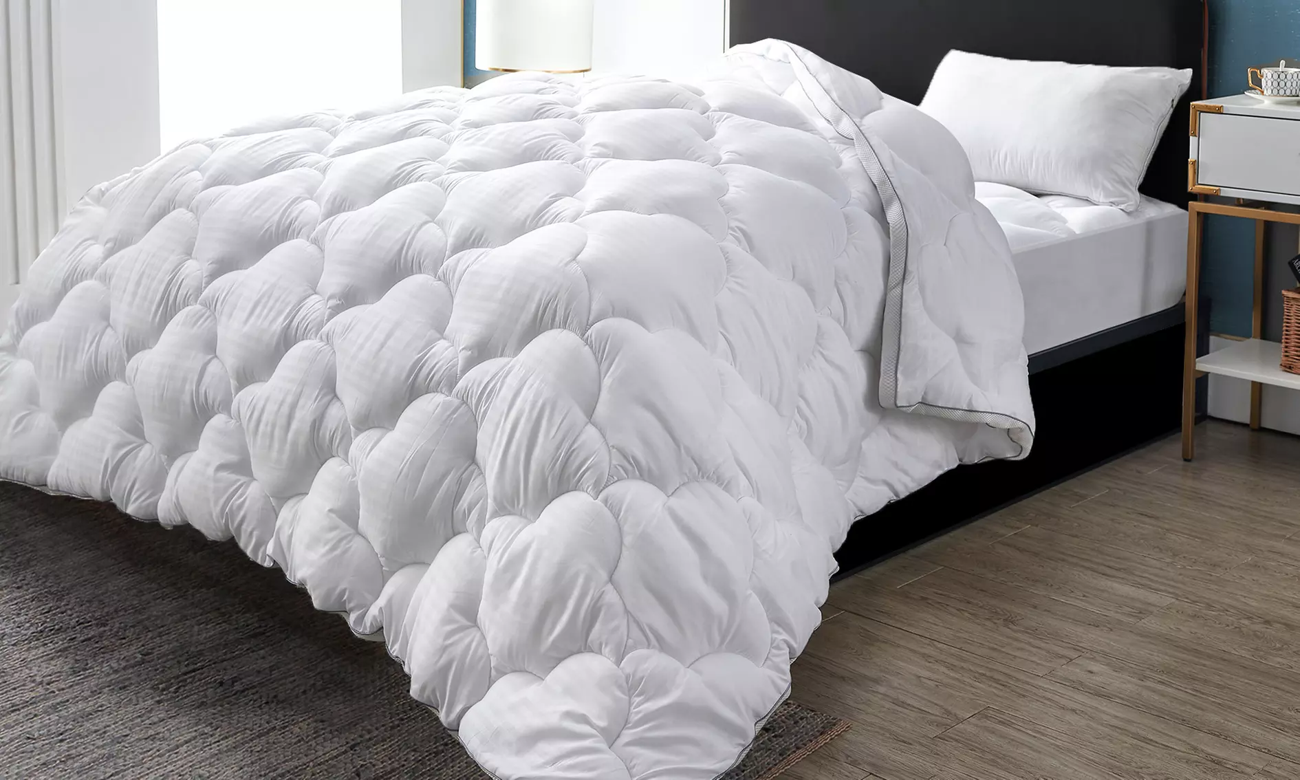 Couette chaude Luxe 600 gr/m²", 100% microfibre, bande d'aération et hypoallergénique, Sampur - Primary Image