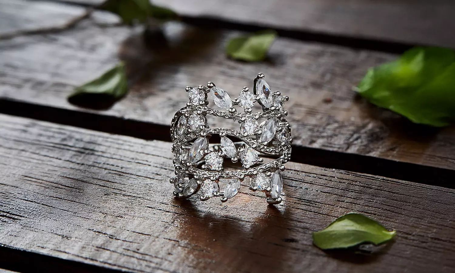 18k White Gold Leaf Ring Made With crystals from Swarovski