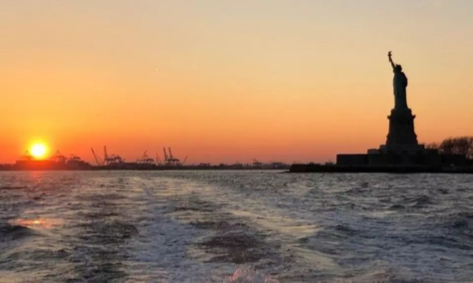 Nautical NY Sightseeing Cruise – New York Harbor Views