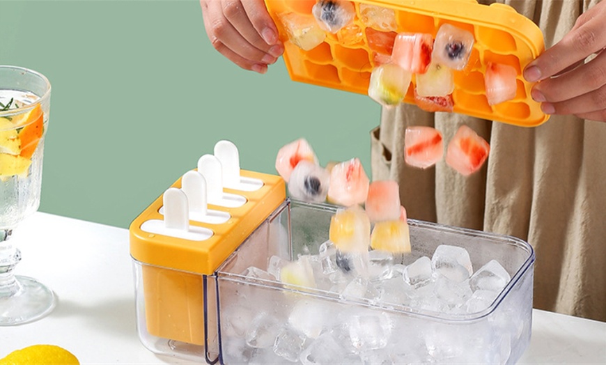 Image 7: Four-Piece Ice Lolly Moulds and 24-Piece Ice Cubes Moulds