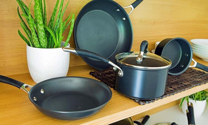 Image 2: Circulon Two-Piece Frying Pan Set
