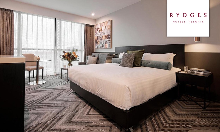 Image 1: NEW! Perth CBD: King Room with Breakfast at Rydges Perth Kings Square