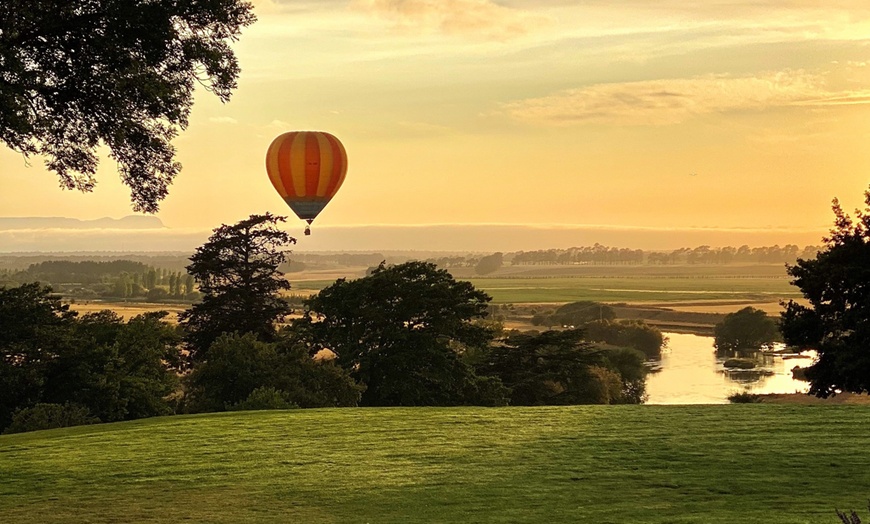 Image 1: Midweek Hot Air Balloon Flight