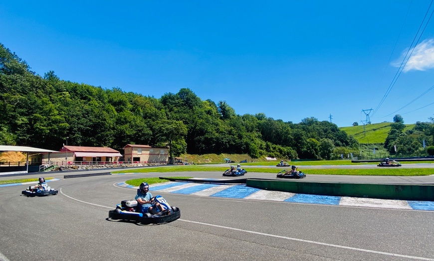 Image 5: Tandas de 10 minutos en Karting Soto de Dueñas para 1 o 2 adultos