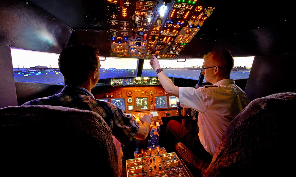 Feel the Rush with 30 or 60 Min 737 Flight Simulator Experience