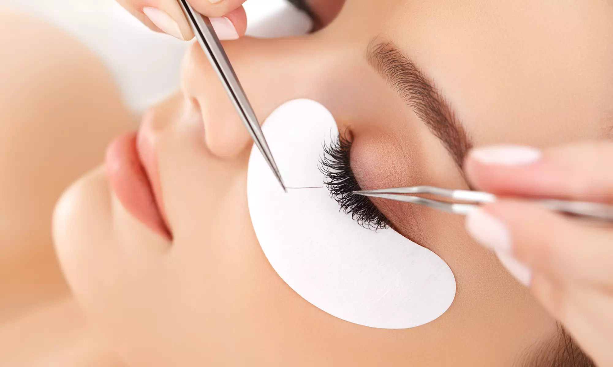 Experience Lovely Lash's full set of eyelash extensions, offering up to 50% off and various lash styles for a stunning look - Second Medium